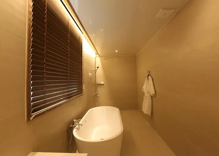 Yimok Hotel *